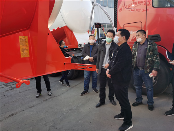 【專研粉罐車】輕量化生產的同時，一定要把產品的質量和安全放在首位。